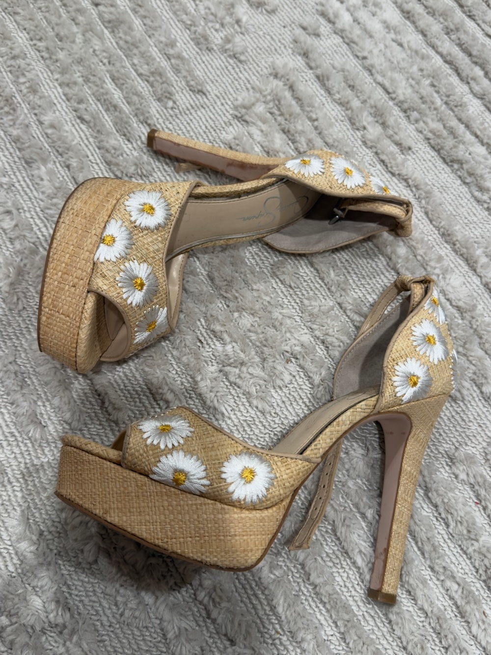 Jessica Simpson Beige Straw Platform Sandals with White Daisy Embroidery